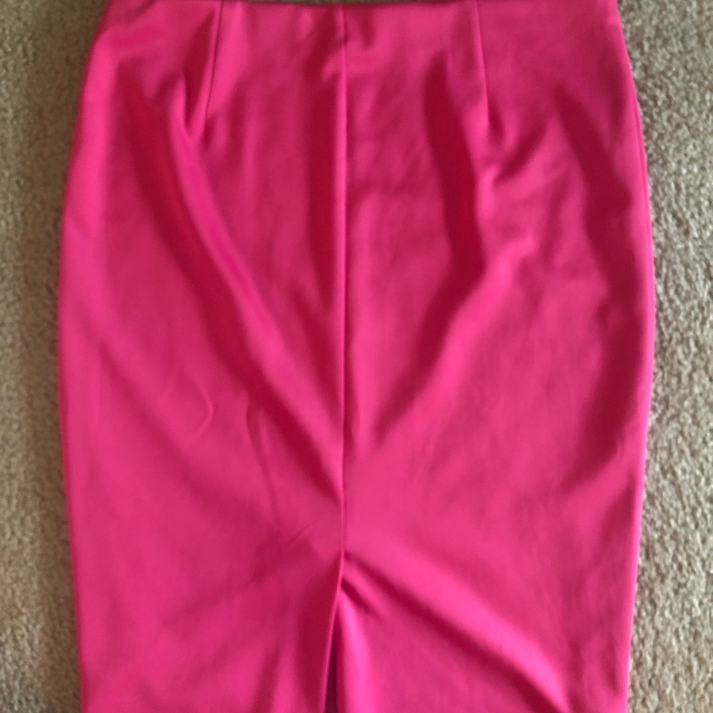 PRICE DROP! NYC&Co pink knee length stretch skirt
